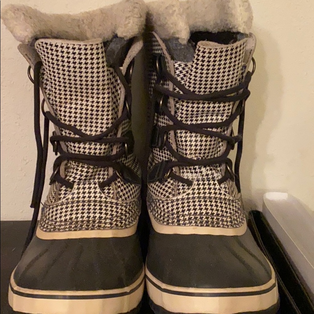 Sorel 8 Black Duck Boots Gingham Mid Calf 1340-014